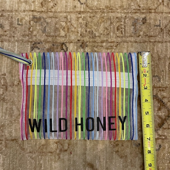 Wild Honey Mesh Makeup Bag - Picture 4 of 4